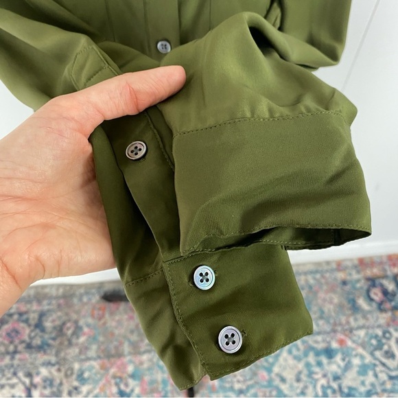 Elizabeth And James Army Green 100% Silk Button Down Blouse Size M Collarless - Picture 4 of 14